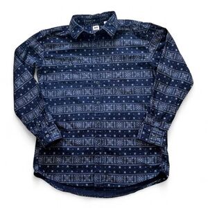 UNIQLO navy blue patterned button up shirt warm flannel